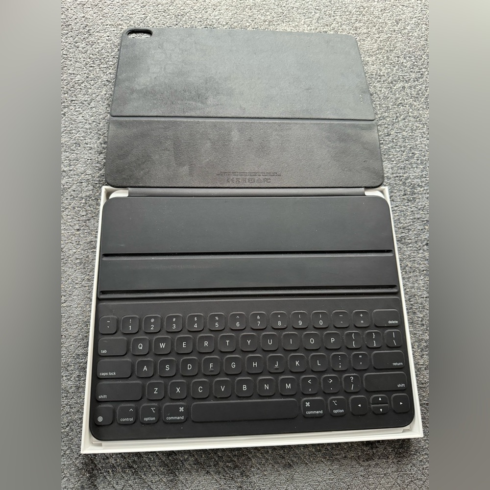 Apple iPad Pro Smart Keyboard Folio for iPad Pro 12.9”, 3rd Generation